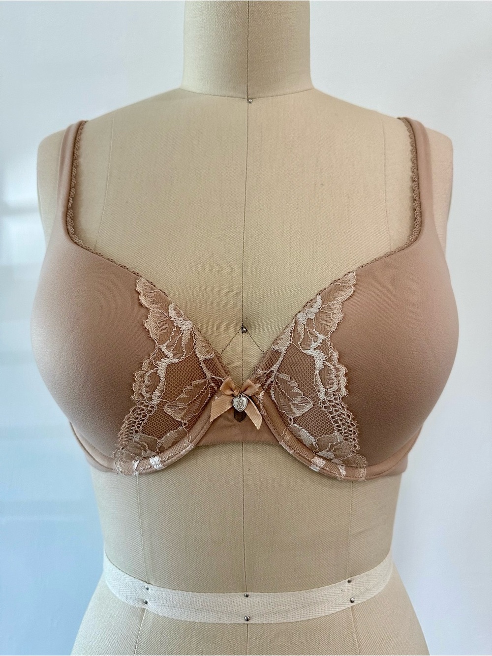 Victoria’s Secret Body By Victoria Perfect Shape Bra